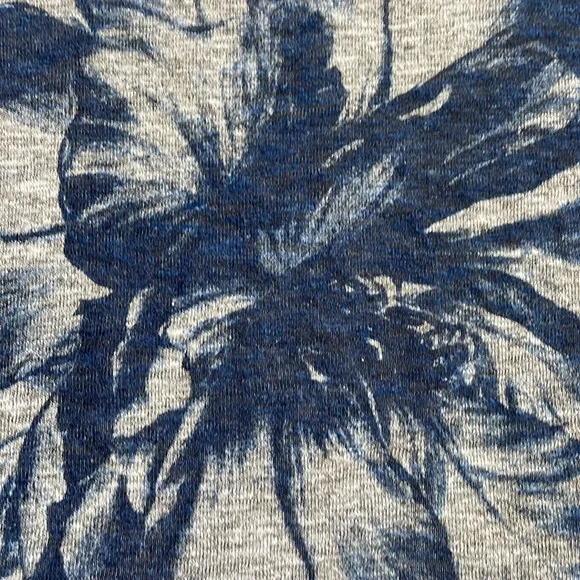 Destined floral top size M - Picture 2 of 7